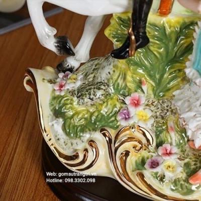 TƯỢNG HIỆP SĨ VÀ CÔ GÁI PHONG CÁCH CHÂU ÂU